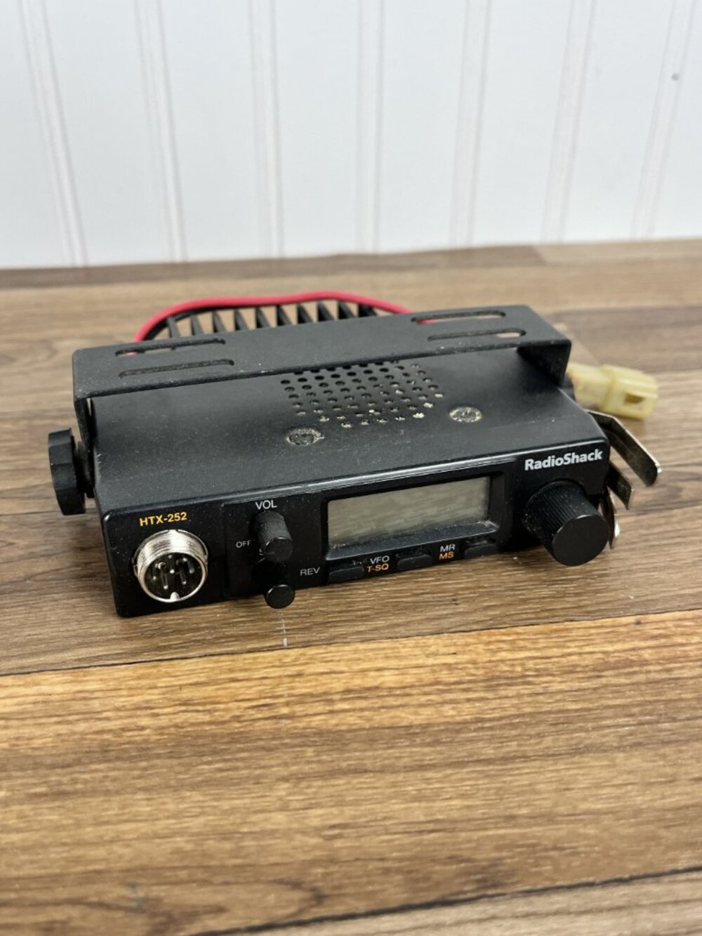 Radio Shack HTX-252 25 watt 2meter tranceiver - EXTREMELY Small - 5x5x1 inch W B - Picture 4 of 10